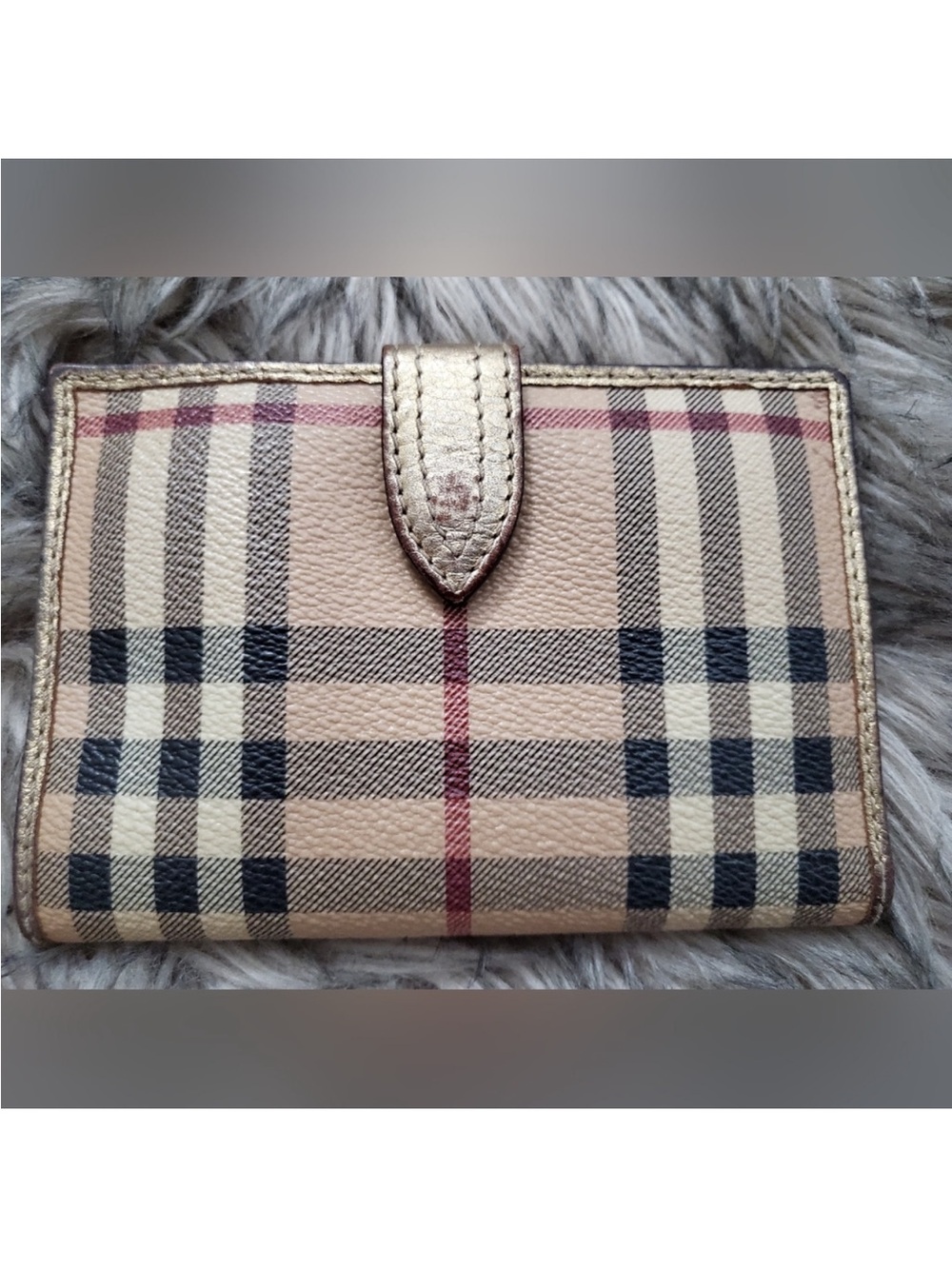 Beautiful Burberry Wallet - Picture 5 of 5